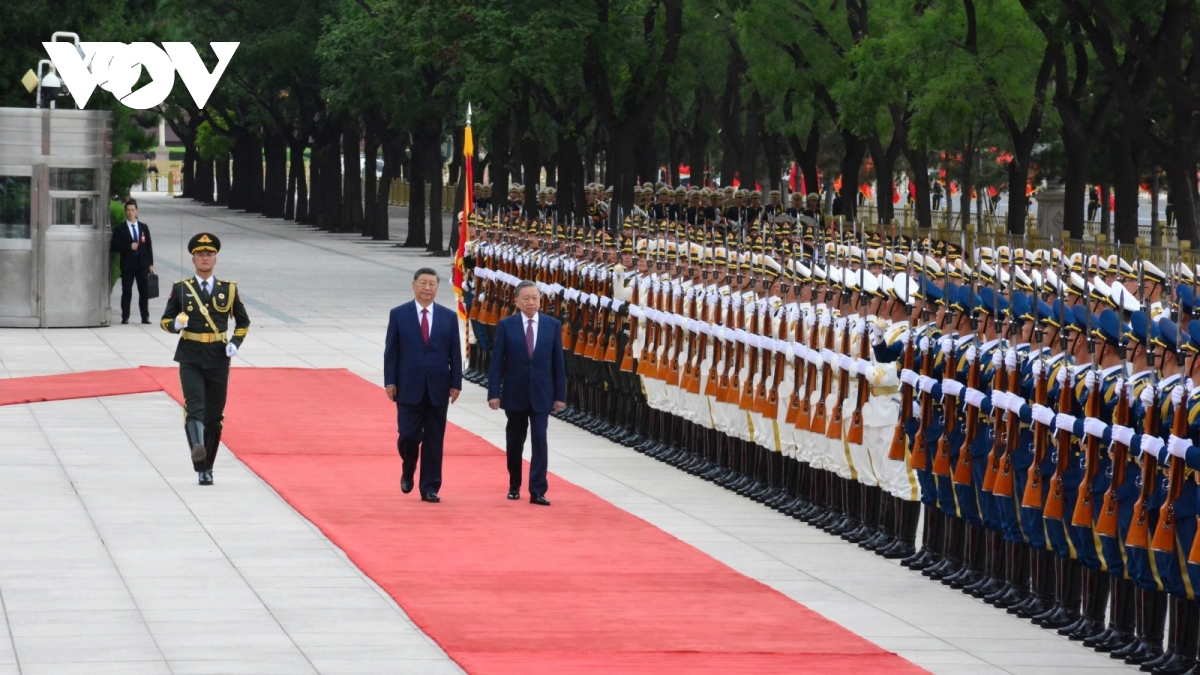 China fires 21-gun salute to welcome Vietnamese leader To Lam on state visit